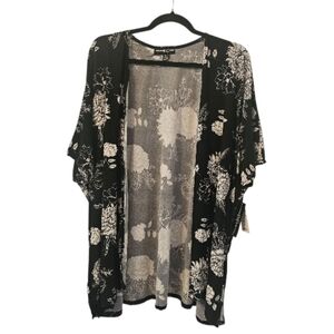 Black and White International INC Company Women's Floral Short Kimono